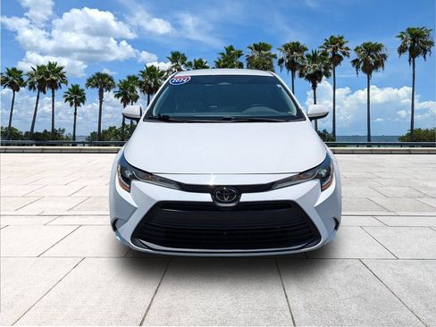 Used 2024 Toyota Corolla LE FWD image 2