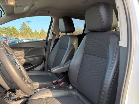 Used 2022 Buick Encore Preferred image 19