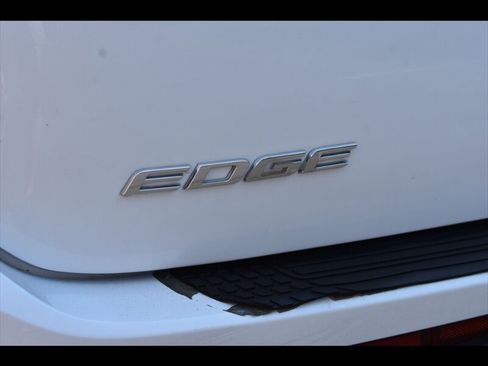 Used 2016 Ford Edge SEL FWD image 46