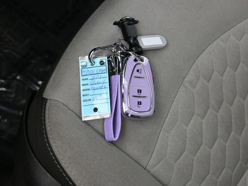 Used 2021 Chevrolet Equinox LT image 18