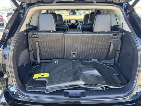 Used 2023 Toyota Highlander XLE image 24