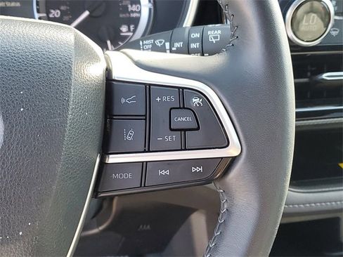 Used 2023 Toyota Highlander XSE image 23