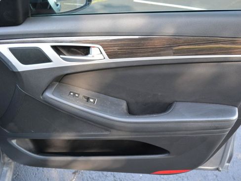 Used 2015 Hyundai Genesis 3.8 RWD image 15