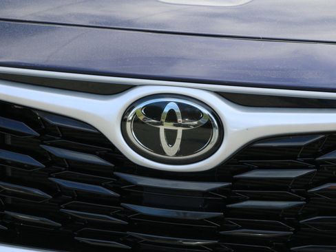 Used 2022 Toyota Highlander XLE image 12