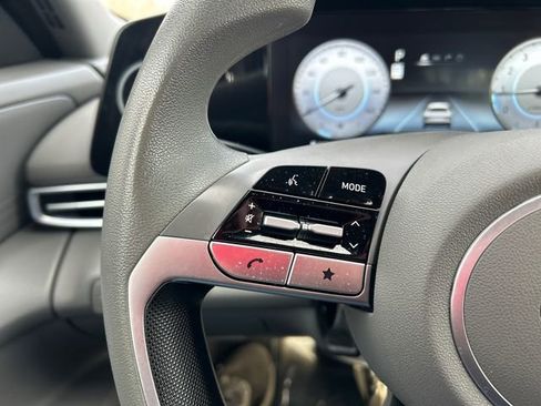 Used 2024 Hyundai Elantra SEL image 17