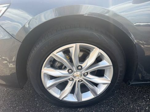 Used 2020 Chevrolet Malibu LT FWD image 14