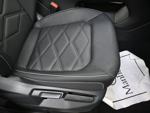 Used 2025 Volkswagen Atlas Cross Sport SE image 12