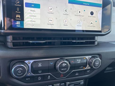 New 2026 Jeep Gladiator Sport AWD/4WD image 38