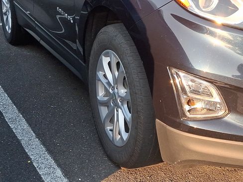 Used 2020 Chevrolet Equinox LS w/ LS Convenience Package FWD image 6