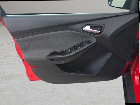 Used 2012 Ford Focus SE FWD image 7