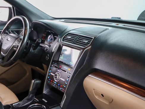 Used 2016 Ford Explorer Limited image 26