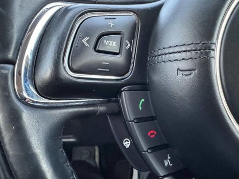 Used 2016 Jaguar XJ R-Sport image 12