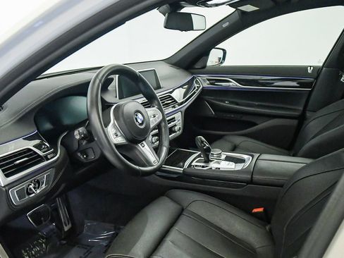 Certified 2022 BMW 740i w/ M Sport Package image 19