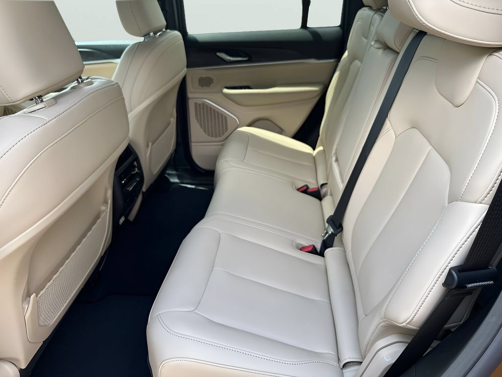 New 2026 Jeep Grand Cherokee Limited RWD image 33