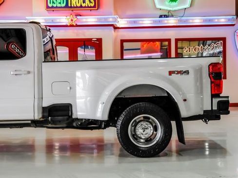 Used 2023 Ford F350 Lariat w/ Lariat Ultimate Package AWD/4WD image 14