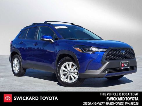 Used 2023 Toyota Corolla Cross LE image 1