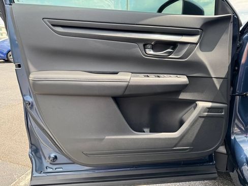 Used 2025 Honda CR-V LX image 13