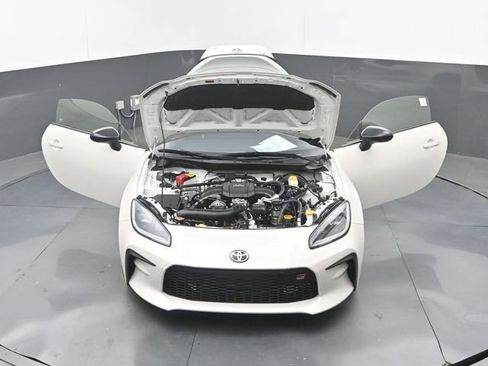 Used 2024 Toyota GR86 Premium RWD image 30