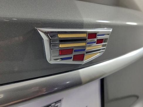 Used 2025 Cadillac XT6 Premium Luxury FWD image 7