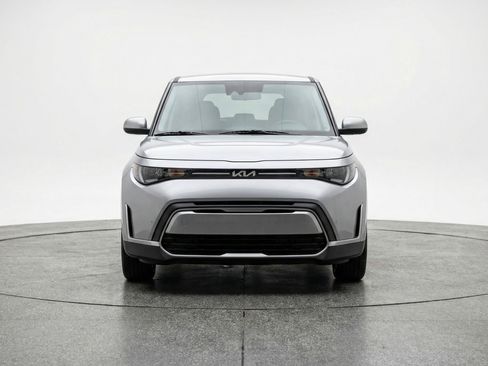 Used 2025 Kia Soul FWD image 2