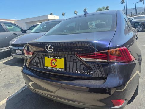 Used 2017 Lexus IS 200t RWD image 6