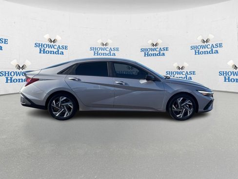 Used 2025 Hyundai Elantra Sport image 9