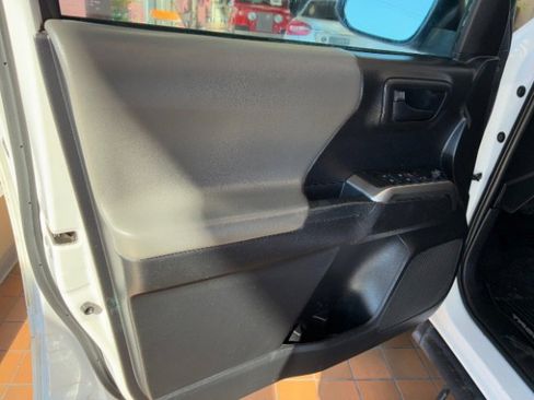 Used 2019 Toyota Tacoma SR5 image 12