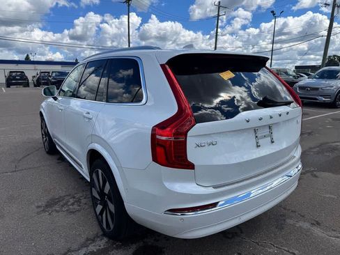 Used 2024 Volvo XC90 T8 Plus w/ Protection Package Premier AWD/4WD image 7