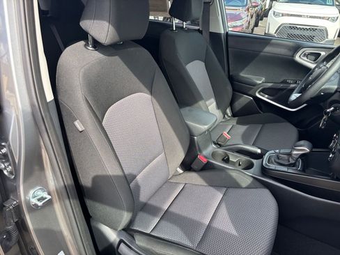 Used 2025 Kia Soul LX w/ LX Technology Package image 34