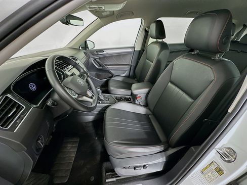 Used 2024 Volkswagen Tiguan SE image 13