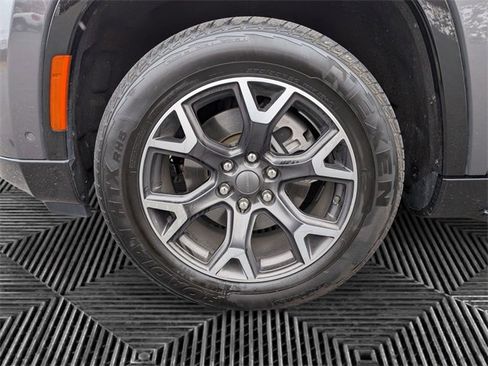 Certified 2024 Jeep Wagoneer Series III image 9