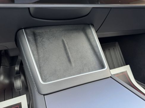 Used 2026 Tesla Model Y 2WD image 34