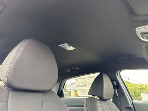 New 2025 Hyundai Elantra SEL image 16