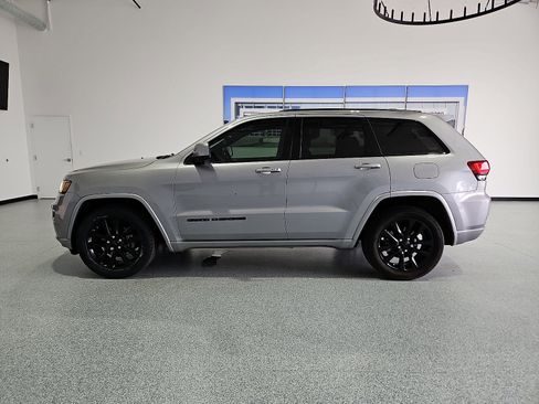 Used 2019 Jeep Grand Cherokee Altitude RWD image 5