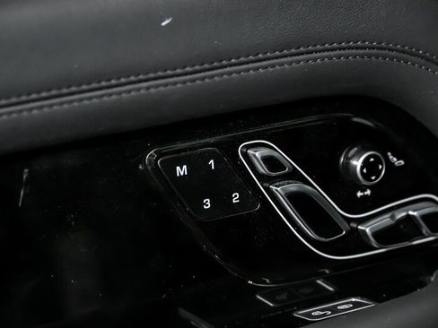 Used 2020 Land Rover Range Rover HSE image 16