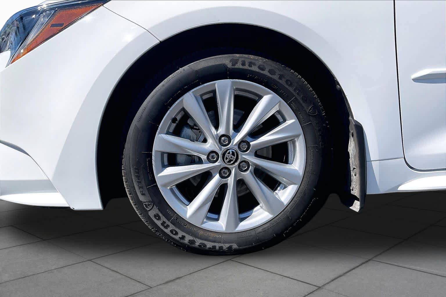 Used 2025 Toyota Corolla LE w/ LE Premium Package FWD image 10