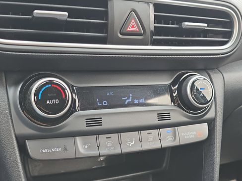 Used 2018 Hyundai Kona Limited FWD image 19