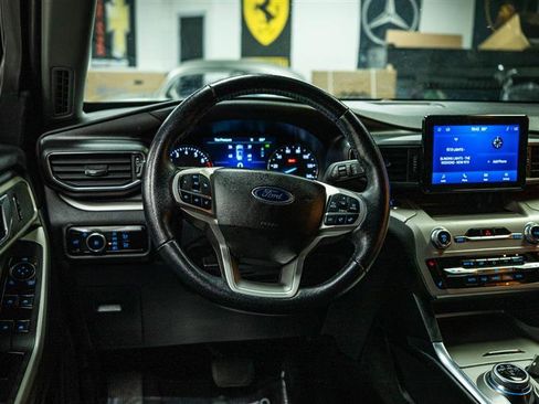 Used 2023 Ford Explorer XLT w/ Equipment Group 202A image 18