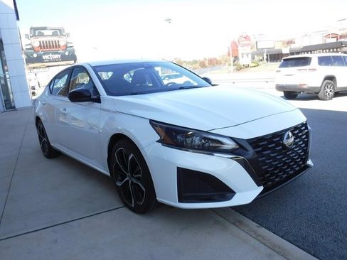 Used 2023 Nissan Altima 2.5 SR image 8