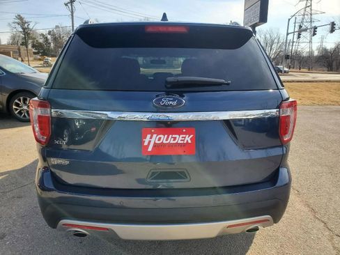 Used 2017 Ford Explorer XLT w/ Equipment Group 201A image 5