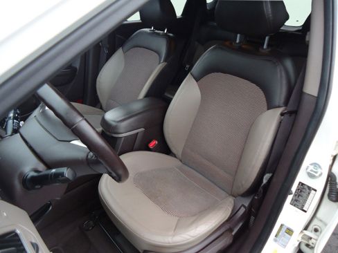 Used 2011 Hyundai Tucson GLS image 19