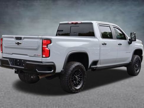 Used 2025 Chevrolet Silverado 2500 ZR2 w/ Technology Package AWD/4WD image 3