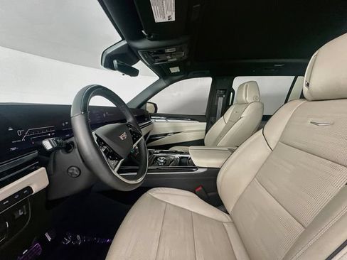 Used 2025 Cadillac Escalade ESV Sport w/ Touring Package AWD/4WD image 21