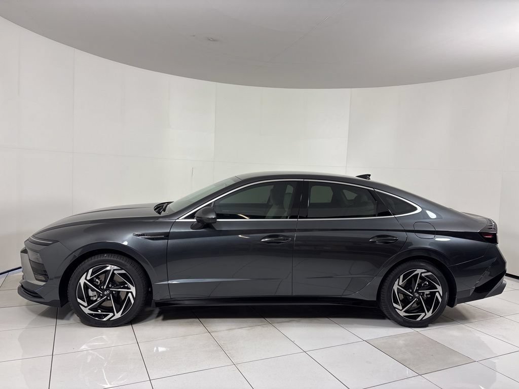 New 2026 Hyundai Sonata SEL FWD image 2