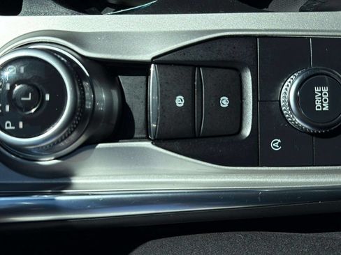 Used 2023 Ford Explorer Platinum w/ Technology Package AWD/4WD image 17