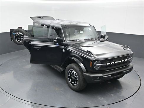 New 2025 Ford Bronco Outer Banks image 25