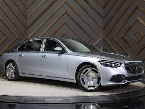 Used 2024 Mercedes-Benz Maybach S 580 Maybach S 580 4MATIC image 32