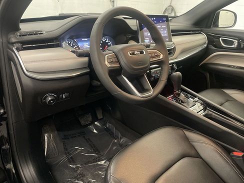 Used 2024 Jeep Compass Limited AWD/4WD image 4