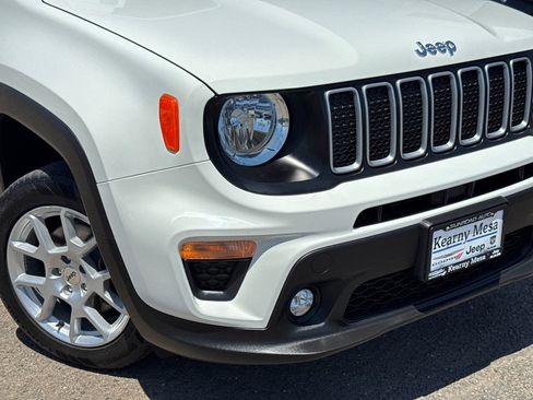 Certified 2022 Jeep Renegade Latitude w/ Convenience Group AWD/4WD image 6