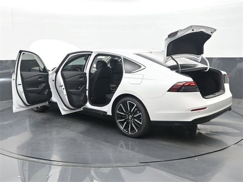 Certified 2025 Honda Accord Touring image 40